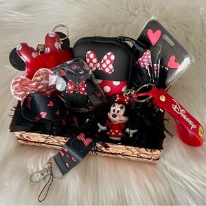 ❤️ NEW 8 Piece Red Minnie Mouse Gift Set